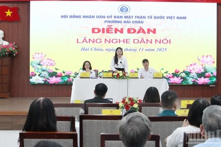 Diễn đàn "Lắng nghe dân nói" lần đầu được tổ chức sau khi phường mới được thành lập.