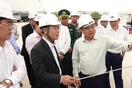 Bí thư Tỉnh ủy Quảng Trị Nguyễn Văn Phương đánh giá cao quyết tâm của chủ đầu tư trong việc sớm đưa Dự án khu bến cảng Mỹ Thủy vào khai thác.
