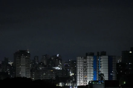 Quang cảnh thủ đô Caracas của Venezuela rạng sáng 3/1/2026. (Nguồn: THX/TTXVN)