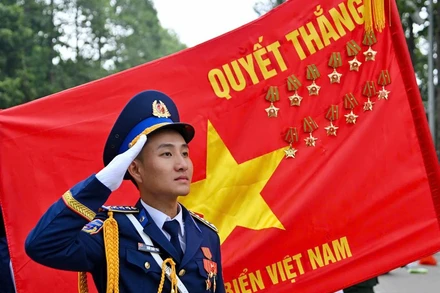 Chiến sĩ Cảnh sát biển Việt Nam trước giờ sơ duyệt.