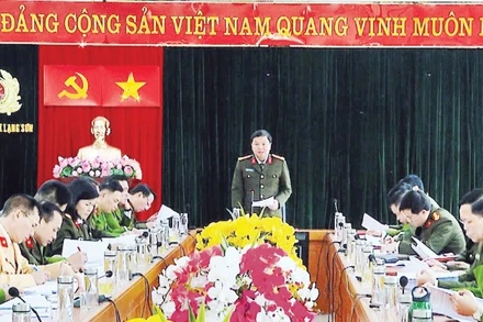 Thiếu tướng Nguyễn Tiến Trung, Giám đốc Công an tỉnh Lạng Sơn chỉ đạo công tác giữ gìn an ninh trật tự ở cơ sở.