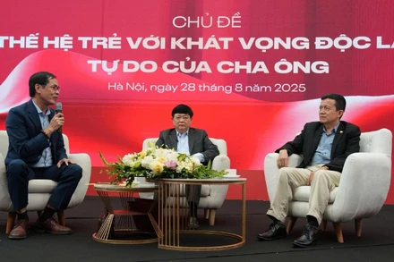 Tọa đàm "Thế hệ trẻ với khát vọng độc lập, tự do của cha ông" trong khuôn khổ triển lãm "95 năm Cờ Đảng soi đường".