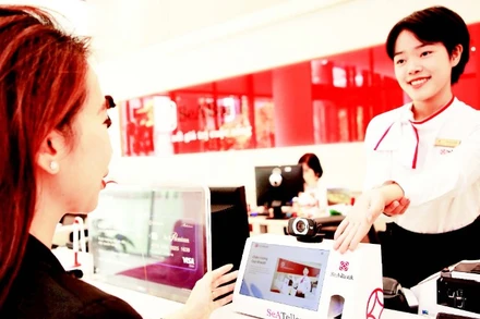 Ngân hàng SeABank đồng thời thực hiện quản lý phát thải, tối ưu năng lượng, chuyển đổi số và lan tỏa thói quen xanh trong nội bộ.