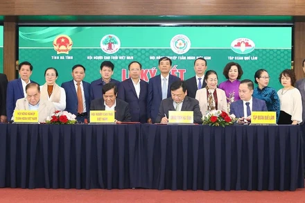 Đại diện lãnh đạo các đơn vị ký kết biên bản hợp tác giai đoạn 2026-2030.