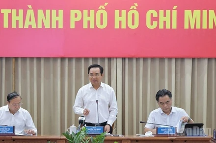 Đồng chí Nguyễn Văn Được, Ủy viên Trung ương Đảng, Phó Bí thư Thành ủy, Chủ tịch Ủy ban nhân dân thành phố phát biểu tại cuộc họp.