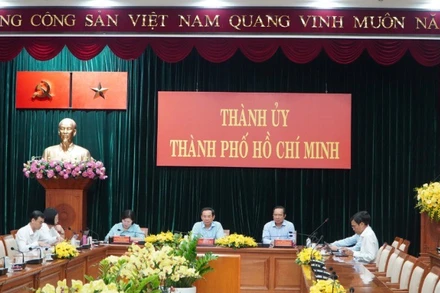 Đồng chí Nguyễn Văn Nên, Ủy viên Bộ Chính trị, Bí thư Thành ủy Thành phố Hồ Chí Minh chủ trì tại điểm cầu Văn phòng Thành ủy Thành phố Hồ Chí Minh.