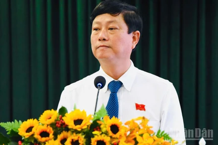 Đồng chí Võ Văn Minh, Phó Bí thư Thành ủy, Chủ tịch Hội đồng nhân dân thành phố phát biểu Khai mạc kỳ họp.