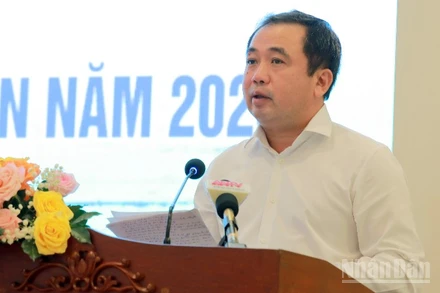 Quyền Bộ trưởng Nông nghiệp và Môi trường Trần Đức Thắng phát biểu tại hội thảo.