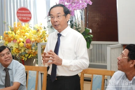 Đồng chí Nguyễn Văn Nên, Ủy viên Bộ Chính trị, Bí thư Thành ủy Thành phố Hồ Chí Minh chia sẻ tại buổi làm việc với Báo (Ảnh: Thế Anh)