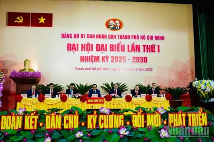 Trong nhiệm kỳ 2025-2030, Đảng bộ Ủy ban nhân thành phố đã đề ra 19 chỉ tiêu, ba chương trình đột phá và năm công trình trọng điểm (Ảnh: Vương Lê)