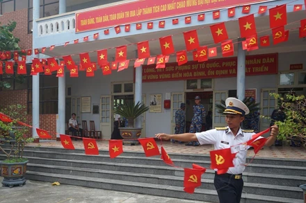Những ngày này, sắc đỏ đang tràn ngập Đặc khu Trường Sa, hòa chung không khí phấn khởi trên cả nước chào mừng Đại hội Đảng toàn quốc lần thứ XIV.