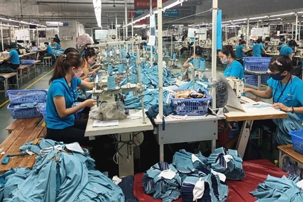 Sản xuất hàng may mặc tại Tổng công ty cổ phần Dệt may Hà Nội.