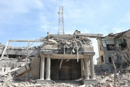 Những tòa nhà bị phá hủy sau các cuộc tập kích tại Tehran, Iran ngày 4/3/2026. (Ảnh: THX/TTXVN)