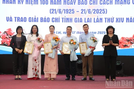 Hội nghị gặp mặt, biểu dương người làm báo tiêu biểu nhân kỷ niệm 100 năm ngày Báo chí Cách mạng Việt Nam (21/6/2025-21/6/2025) và trao Giải Báo chí tỉnh Gia Lai lần thứ XIV năm 2025.