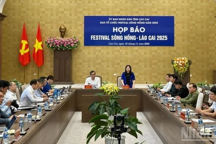 Quang cảnh buổi họp báo. (Ảnh: THANH SƠN)