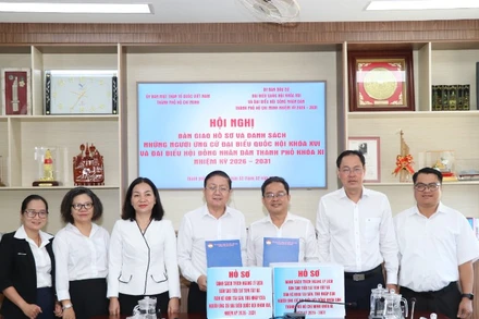 Thành phố Hồ Chí Minh bàn giao hồ sơ ứng cử đại biểu Quốc hội và Hội đồng nhân dân thành phố