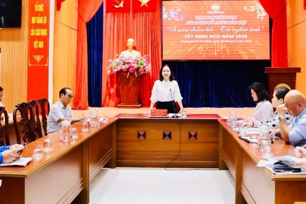 Phó Chủ tịch Thường trực Ủy ban Mặt trận Tổ quốc Việt Nam thành phố Trương Thị Bích Hạnh thông tin về chương trình chăm lo Tết trên địa bàn thành phố và chương trình Ngày hội "Xuân đoàn kết-Tết nghĩa tình".