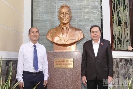 Chủ tịch Quốc hội Trần Thanh Mẫn tưởng nhớ, tri ân cố Chủ tịch Quốc hội Nguyễn Hữu Thọ.