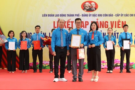 32 công nhân ưu tú vinh dự được kết nạp Đảng tại mảnh đất giàu truyền thống cách mạng Côn Đảo vào ngày 3/2