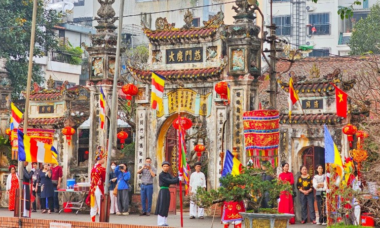 Làng Triều Khúc (nay thuộc phường Thanh Liệt, Hà Nội).