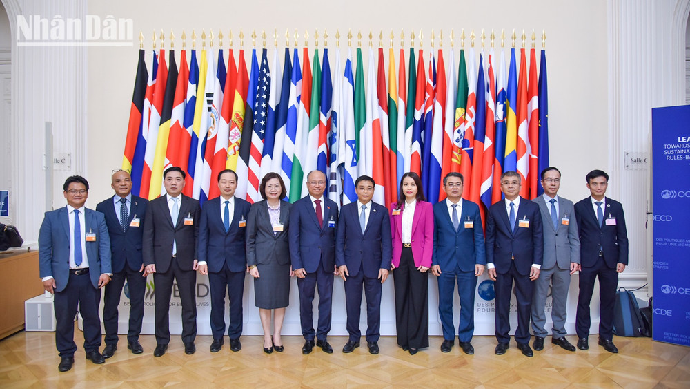 Đoàn đại biểu Việt Nam tham dự Hội nghị Hội đồng Bộ trưởng OECD 2025. oecd-2025-duy-x-hoan-17.jpg