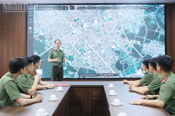 Mỗi dòng thông tin, mỗi tín hiệu tiếp nhận tại Trung tâm Thông tin chỉ huy Công an Hà Tĩnh đều được phân tích, sàng lọc, đánh giá đa chiều.