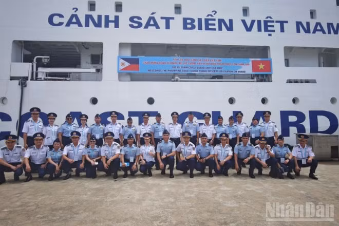 Đoàn sĩ quan trẻ Cảnh sát biển Việt Nam và Lực lượng Bảo vệ bờ biển Philippines thăm Bộ Tư lệnh Vùng Cảnh sát biển 2.