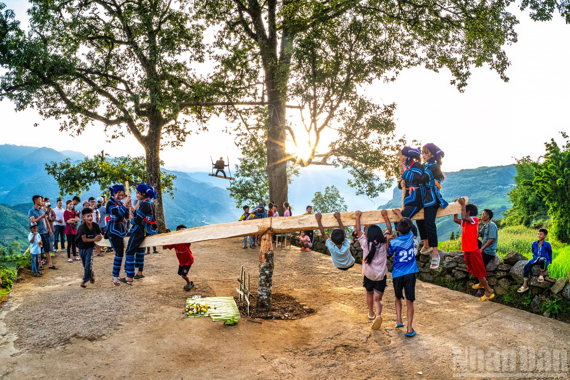 ndo_br_07-hao-huc-ngay-hoi.jpg