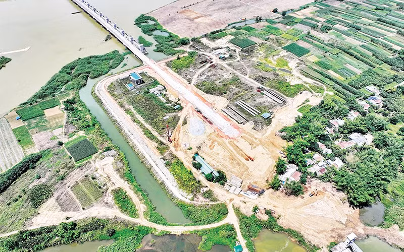 Gỡ vướng mặt bằng, dự án đập dâng hạ lưu sông Trà Khúc đang được thi công trở lại, phấn đấu đưa vào sử dụng trong năm 2025.