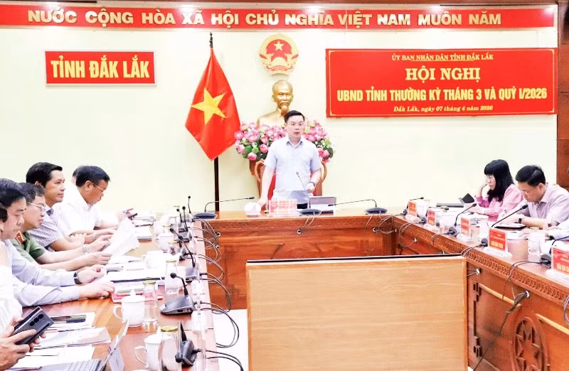 Chủ tịch Ủy ban nhân dân tỉnh Đắk Lắk Đỗ Hữu Huy chủ trì hội nghị đánh giá tình hình kinh tế-xã hội quý I của tỉnh.