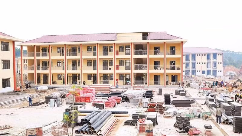 Dự án Trường phổ thông nội trú liên cấp tiểu học và THCS Mẫu Sơn đang dần hoàn thiện.