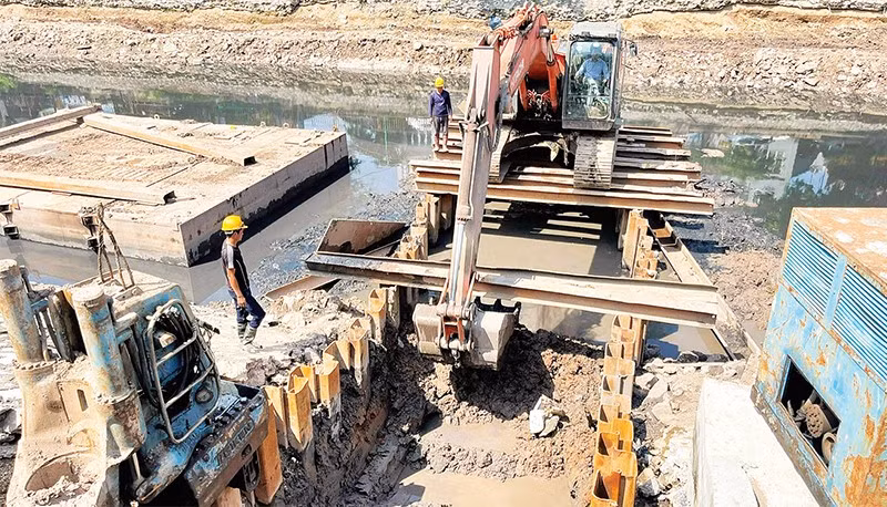 Dự án cải tạo sông Tô Lịch đang được triển khai tích cực.