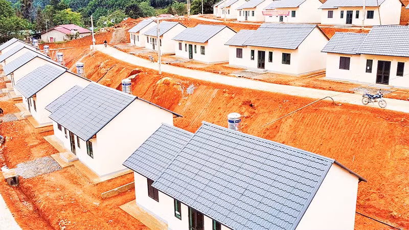 Khu tái định cư tại thôn Mà Mù Sử 1 được xây dựng khang trang, hiện đại.