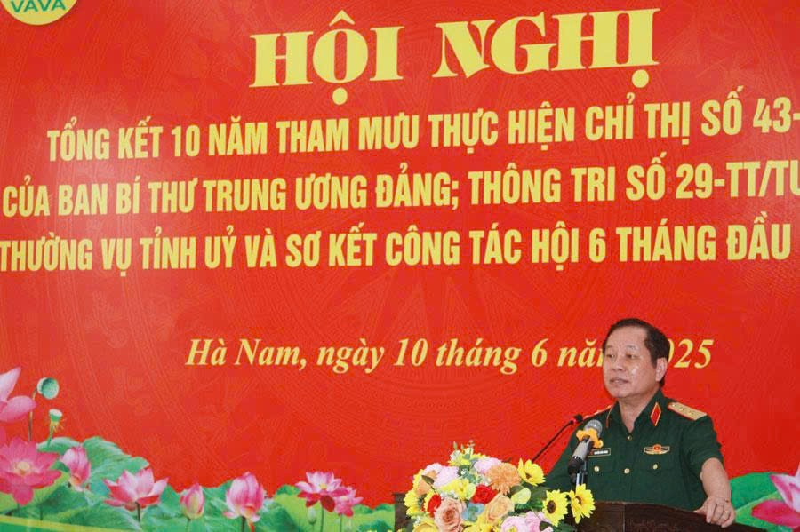 Trung tướng Nguyễn Hữu Chính, Chủ tịch Trung ương Hội Nạn nhân chất độc da cam/dioxin Việt Nam phát biểu tại Hội nghị. z6690625866190-e6dd4ef08ef7e3ac2df552dff3948f81.jpg
