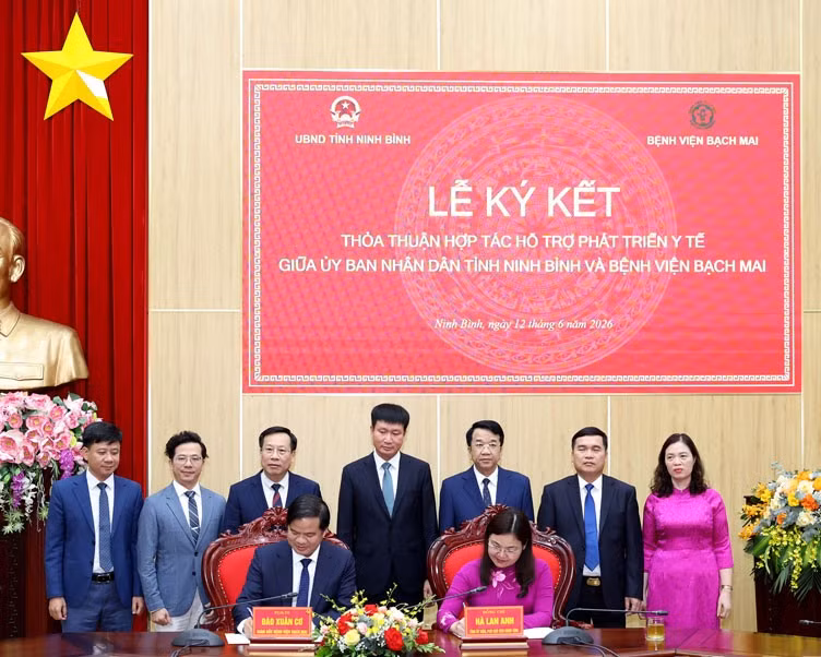 cac-dai-bieu-chung-kien-lanh-dao-tinh-ninh-binh-ky-bien-ban-15a5.jpg
