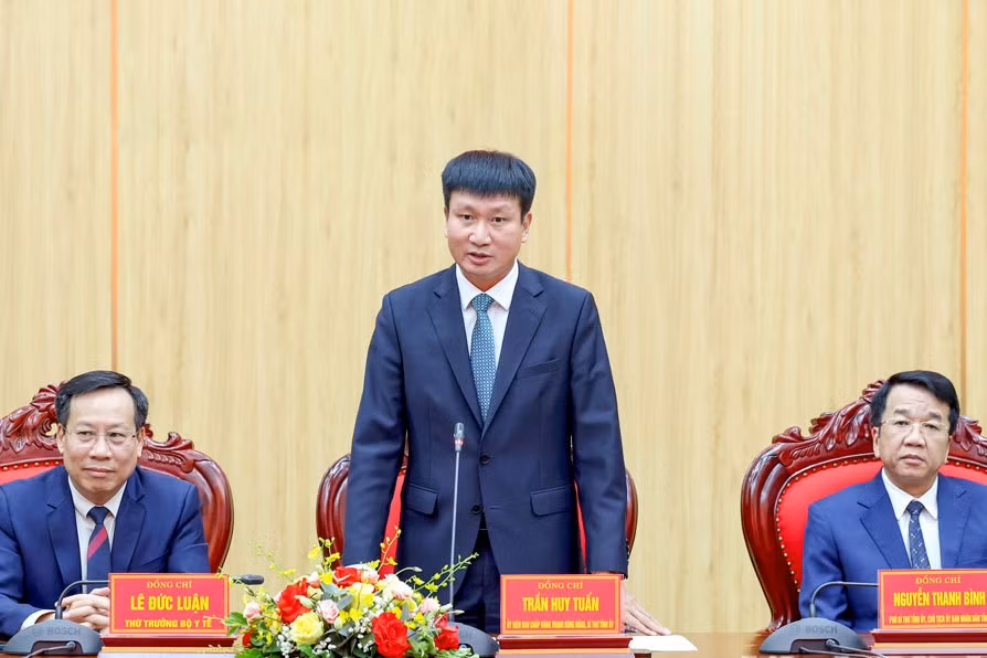 ubnd-tinh-ninh-binh-va-benh-vien-bach-mai-ky-ket-thoa-thuan-32ff.jpg