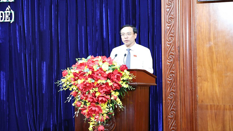 Đồng chí Đặng Thanh Sơn, Phó Chủ tịch Thường trực HĐND tỉnh Hà Nam phát biểu tại kỳ họp. cc654.jpg