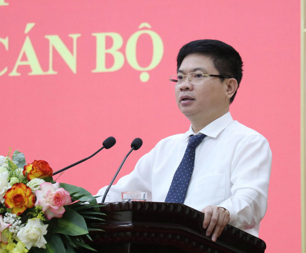 Đồng chí Trương Quốc Huy, Bí thư Tỉnh ủy, Trưởng Đoàn Đại biểu Quốc hội tỉnh Ninh Bình phát biểu tại hội nghị. 2.jpg