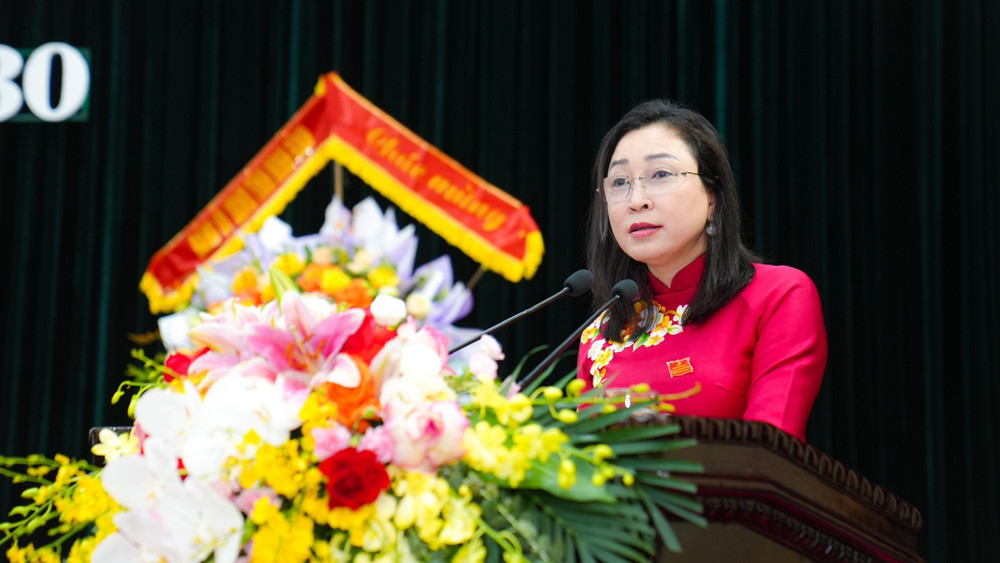 Đồng chí Đinh Thị Lụa, Phó Bí thư Thường trực Tỉnh ủy, Bí thư Đảng ủy các cơ quan Đảng tỉnh phát biểu khai mạc đại hội. 5.jpg