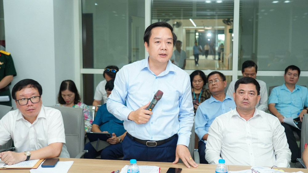 Đồng chí Phạm Quang Ngọc, Chủ tịch Ủy ban nhân dân tỉnh Ninh Bình, phát biểu tại buổi làm việc. a2.jpg