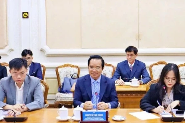 Chủ tịch Ủy ban nhân dân Thành phố Hồ Chí Minh Nguyễn Văn Được tiếp và làm việc với Tổng Giám đốc TikTok Khu vực Đông Nam Á Chanida Klyphun.