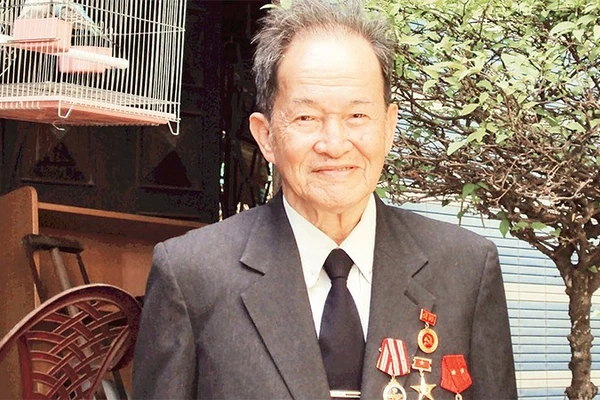 Ðại tá, Cụm trưởng Cụm tình báo H63 Nguyễn Văn Tàu (Tư Cang) ở nhà riêng tại Thành phố Hồ Chí Minh. (Ảnh tư liệu)