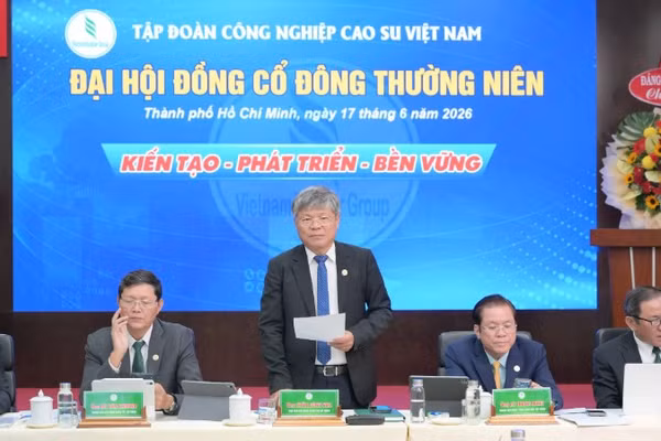 Các đại biểu chủ trì Đại hội đồng cổ đông thường niên VRG năm 2026 tại Thành phố Hồ Chí Minh.