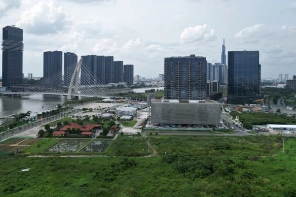 Tập trung tháo gỡ vướng mắc thủ tục, Thành phố Hồ Chí Minh gia tăng nguồn thu từ đất. Ảnh: THẾ ANH