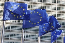 Cờ Liên minh châu Âu tại Brussels, Bỉ. (Ảnh: THX/TTXVN)
