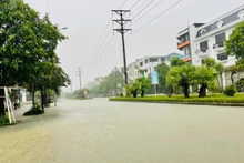 Nhiều tuyến đường ở Thanh Hóa ngập sâu.