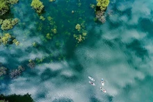 Chèo sup trên hồ Lân Ty (Lạng Sơn). (Ảnh: MẠNH PHẠM)