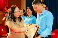 Tuyên dương các gương điển hình tiêu biểu trong phong trào thi đua “Lao động giỏi, lao động sáng tạo” cấp Thành phố năm 2025.