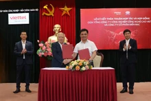 Lễ ký kết thỏa thuận hợp tác chiến lược giữa Tổng Công ty Công nghiệp Công nghệ cao Viettel (Viettel High Tech) và Công ty Cổ phần Biển Bạc.