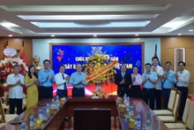 Đoàn công tác Ban Tuyên giáo và Dân vận Trung ương thăm và chúc mừng Đài Tiếng nói Việt Nam.